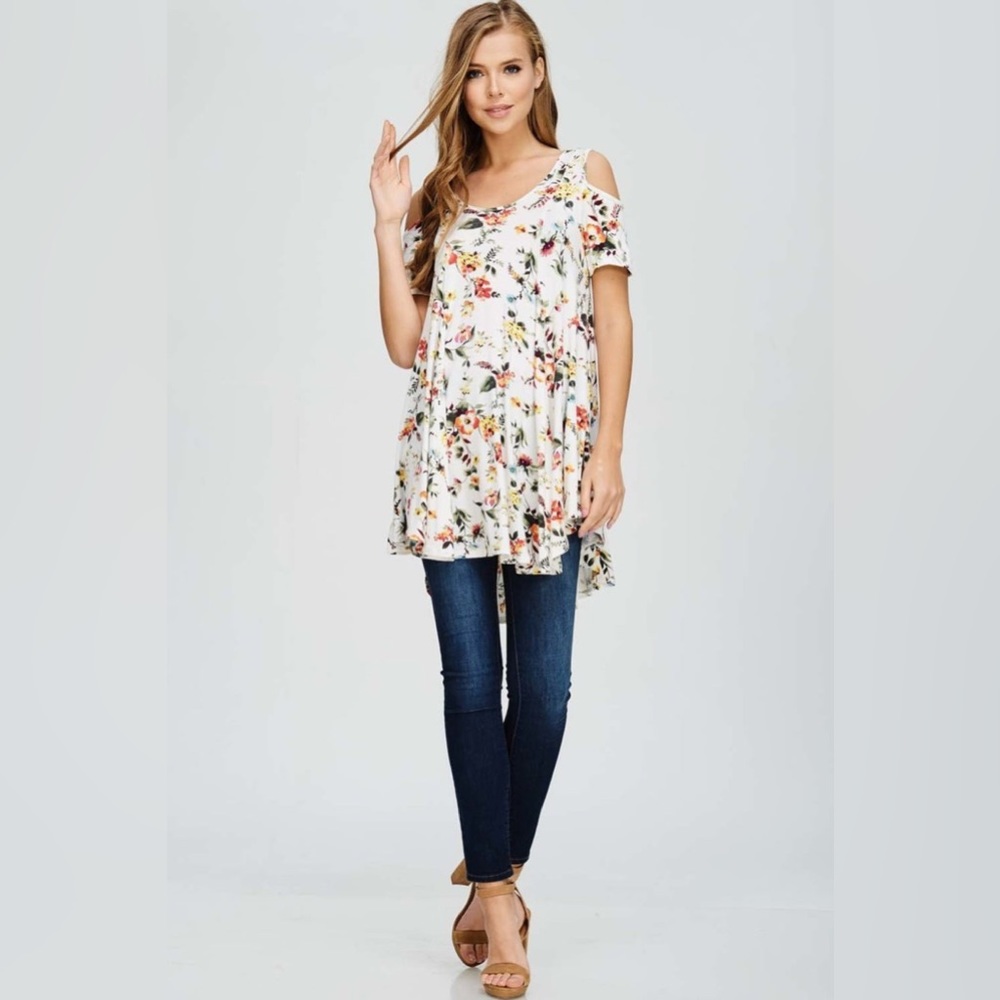New women’s floral blouse top sizes small. Medium,large.
